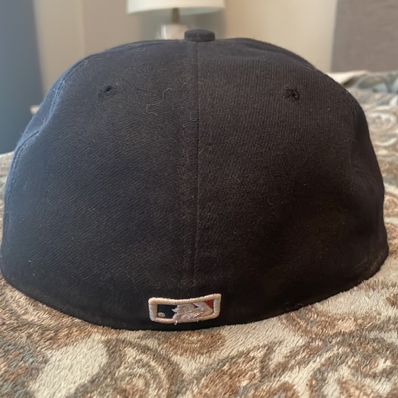Fitted Boston hat - Picture 2 of 3